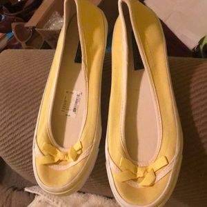 American Living canvas flat sneakers